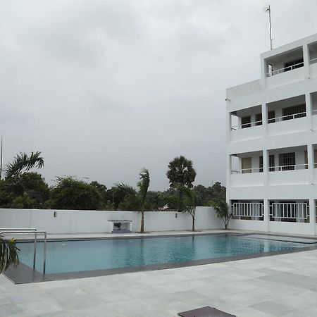 Ganesh Residency Hotel Puduccseri Kültér fotó