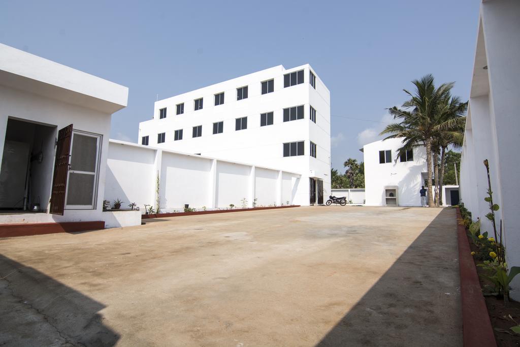 Ganesh Residency Hotel Puduccseri Kültér fotó