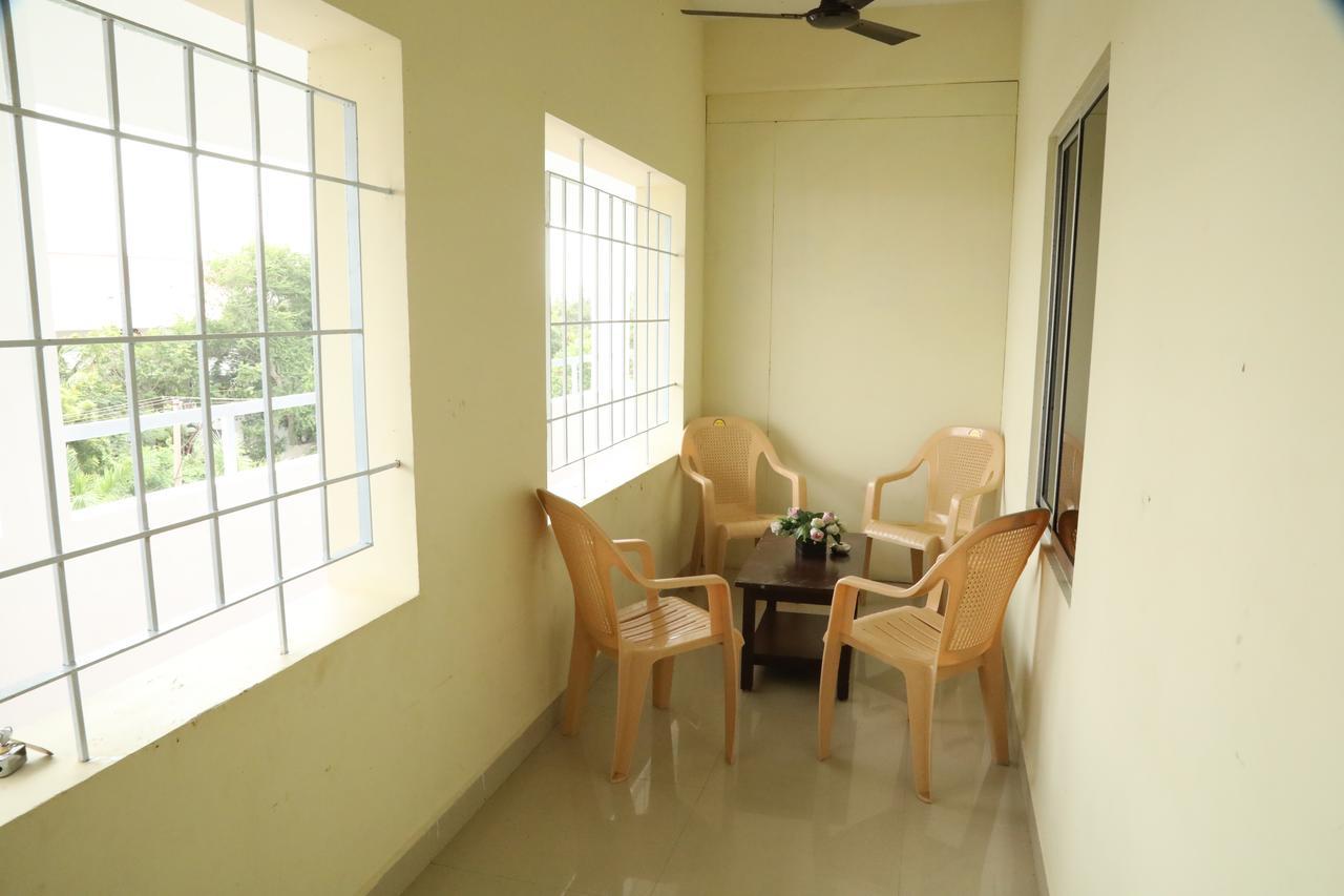 Ganesh Residency Hotel Puduccseri Kültér fotó