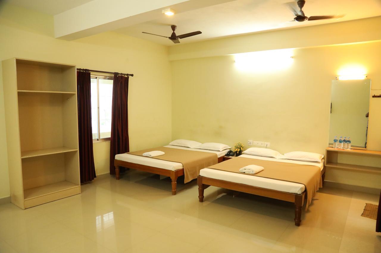 Ganesh Residency Hotel Puduccseri Kültér fotó