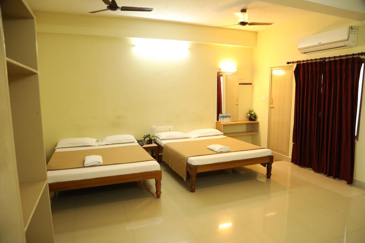 Ganesh Residency Hotel Puduccseri Kültér fotó