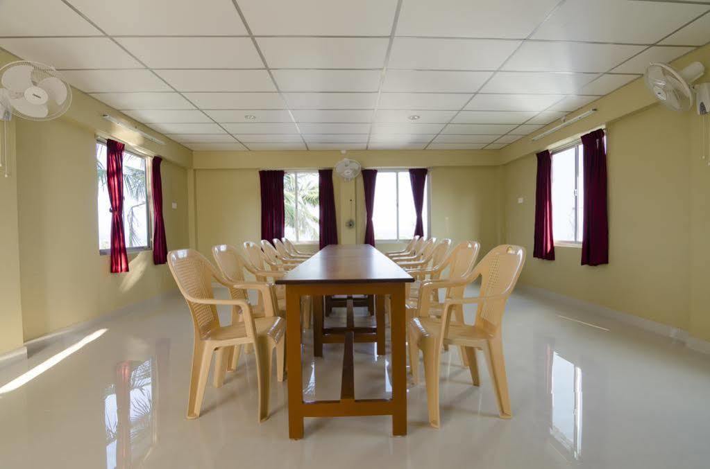 Ganesh Residency Hotel Puduccseri Kültér fotó